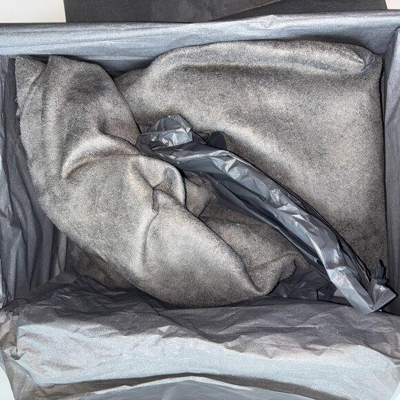 TOM FORD velvet heels, size 6.5. Full set in great condition - Picture 6 of 9